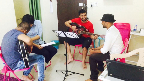 Free guitar class at Mumbai church