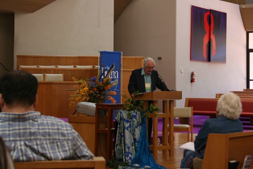 Hymn writer and Methodist minister Bill Wallace narrating the closing Hymn festival